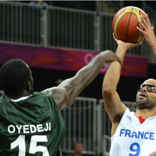 Francia gana a Nigeria en basquetbol