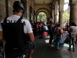 Los artesanos tomaron la Presidencia municipal para pedir a la autoridad que se les deje trabajar.  /