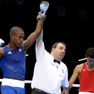 Yasnier Toledo asegura medalla en los pesos ligeros