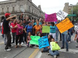 Los comerciantes piden que se les deje trabajar.  /