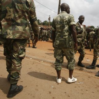 Atacan base militar de Costa de Marfil