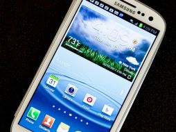 La compañía estadounidense acusa a Samsung de copiar el diseño y algunas características del iPad y el iPhone. ARCHIVO  /