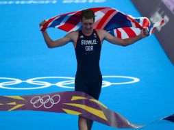 Alistair Brownlee supera al español Gómez Noya, plata, y a su hermano Jonathan, que gana el bronce pese a ser penalizado. AFP  /