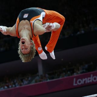 Epke Zonderland deslumbra en la barra horizontal