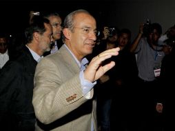 El Presidente Calderón llegó a la reunión de los legisladores para participar en la cena que ofreció la dirigencia nacional. ARCHIVO  /