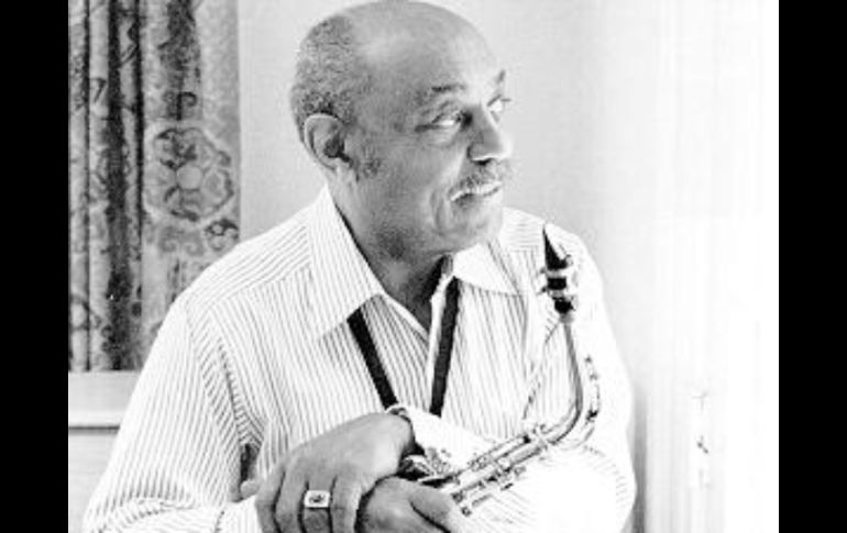 El jazzista Benny Carter es conocido como ''El rey''. Grabó a lo largo de 80 años. ESPECIAL  /