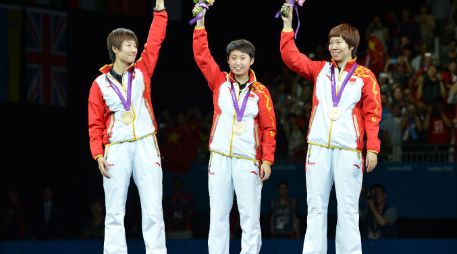 Ding Ning, Guo Yue y Li Xiaoxia suben a lo más alto del podio en Londres 2012. AFP  /
