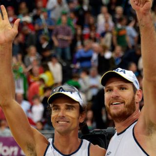 Brasileños clasifican a final en voleibol playero