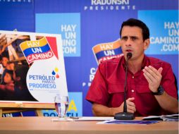 El candidato presidencial de Venezuela Henrique Capriles Radonski, en una rueda de prensa. EFE  /