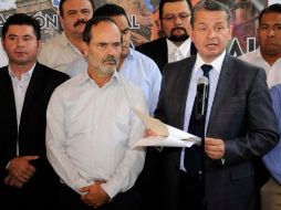 Presidentes de los Comités Directivos Estatales del PAN entregan a Madero un documento donde proponen mejoras para el blanquiazul. NTX  /