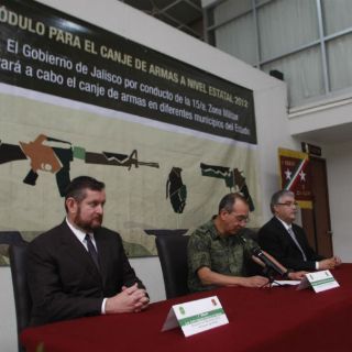 Mujeres acuden más a los canjes de armas de fuego