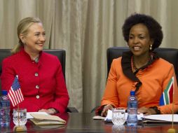 Hillary Clinton en una rueda de prensa conjunta con la ministra sudafricana, Maite Nkoana-Mashabane. REUTERS  /