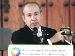 El Presidente Felipe Calderón fue testigo de la firma del plan, que fue firmado por las telefónicas que operan en el país. EL UNIVERSAL  /