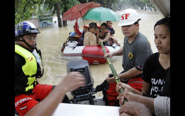 Los equipos de emergencia redoblan esfuerzos para auxiliar a más de un millón de afectados. REUTERS  /