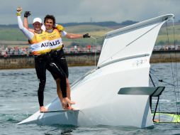Los australianos celebran la medalla olímpica de mayor valor. AFP  /