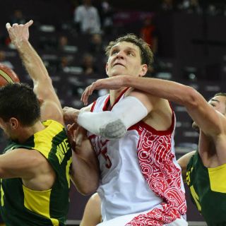 Rusia, primer semifinalista en basquetbol
