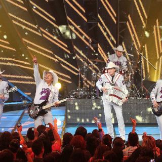 Rinde colección Iconos tributo a música norteña, duranguense y banda