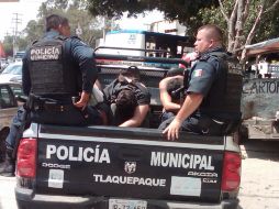 Policías municipales lograron detener a los tres sujetos.  /