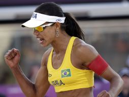 Juliana Silva festeja un punto en el segundo set. AP  /