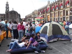 En la plaza Santo Domingo, frente a la sede de la SEP, quedó instalado el plantón de 60 casas de campaña. EL UNIVERSAL  /