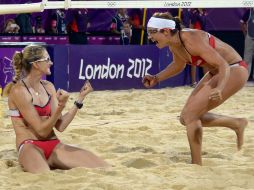 May-Treanor(d) y Walsh (i), campeonas en Atenas, Beijing y ahora Londres, nunca han perdido un partido. AFP  /