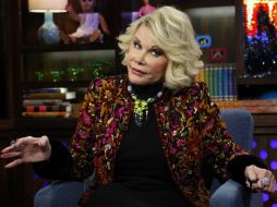 Rivers se esposó a un carrito de la tienda Costco en Burbank, California. AP  /