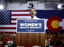 Mientras tanto, Obama inició una gira de campaña de dos días en Colorado, con un ojo puesto en las mujeres votantes. REUTERS  /