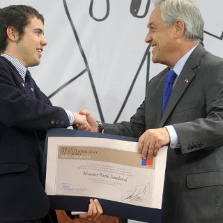 Recibe Nicanor Parra Premio Iberoamericano Pablo Neruda de Chile