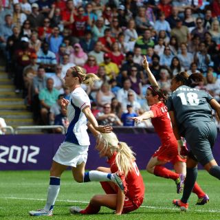 Canadá gana el bronce de último minuto