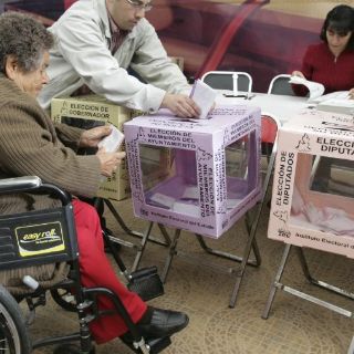 El IFE destaca participación y transparencia en la jornada electoral