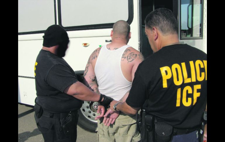 La Corte Suprema autoriza a la Policía de Arizona revisar el estatus migratorios de los detenidos, mas no fincar crímenes. ESPECIAL  /