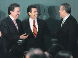Cúpula. Enrique Peña Nieto (centro), bromea con Emilio Gamboa (izquierda) y Manlio Fabio Beltrones. NTX  /