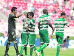 Visita peligrosa. El monarca quiere mantener el festejo, ahora en la visita al León, la revelación del campeonato.  /