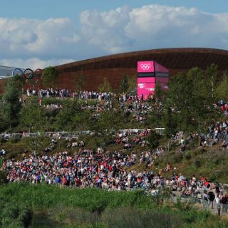 Aficionado es arrestado por no sonreír