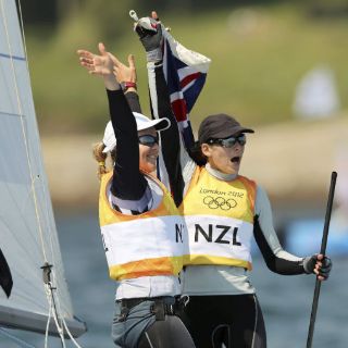 Nueva Zelanda gana la clase 470 femenil en vela