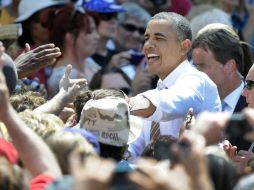 Barack Obama, saluda a sus seguidores durante un acto de campaña en Colorado Springs, Colorado. EFE  /