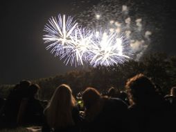 Los exliados esperan que cubanos se acerquen al malecón a observar la protesta simbólica que pide libre expresión. ARCHIVO  /