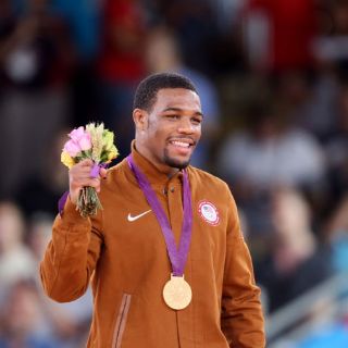 Jordan Burroughs gana oro en los 74 kilos