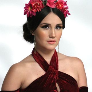 Dulce María, a la Frida Kahlo