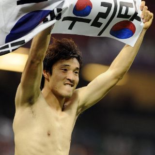 Surcoreano realiza proclama política en futbol