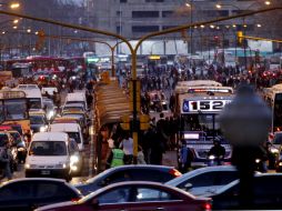 Aspecto de las paradas de autobuses durante la octava jornada consecutiva de huelga en Buenos Aires. EFE  /