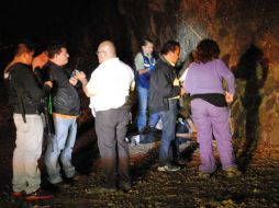 Los cadáveres fueron trasladados por peritos del Servicio Médico Forense de Tepatitlán de Morelos a sus instalaciones. ARCHIVO  /