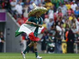Oribe Peralta, jugador mexicano festeja al termino del partido ante Brasil, celebrado en el estadio de Wembley. XINHUA  /