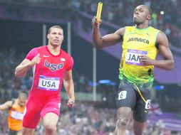 Definido. Usain Bolt cruza la meta, seguido por el estadounidense Ryan Bailey. REUTERS  /