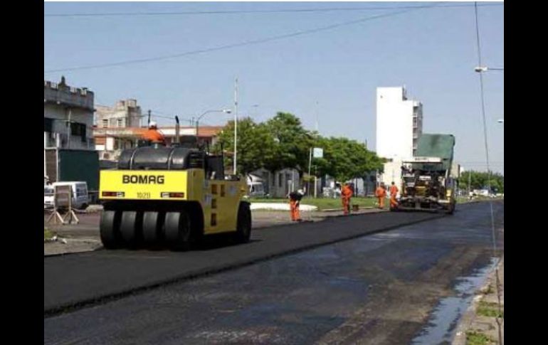 Las moléculas más recalcitrantes que tiene el petróleo son los asfaltenos, el material con el que se pavimentan las calles. ESPECIAL  /