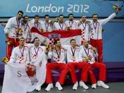 La selección masculina de Croacia posa para la foto con su medalla áurea. REUTERS  /