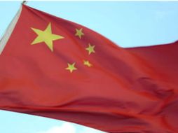 Bandera china, que incluye los emblemáticos colores rojo y dorado. ESPECIAL  /