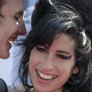 Mensajes de Amy Winehouse podrían ser causantes de sobredosis de Blake