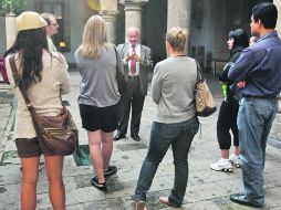 Dos tercios de la vida de Jorge Gutiérrez Castro ha sido para compartir sus conocimientos con los turistas que llegan a la ciudad.  /