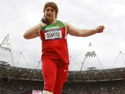La bielorrusa Nadzeya Ostapchuk durante la final de la prueba de lanzamiento de peso. ARCHIVO  /